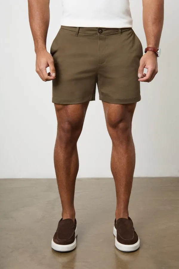 Athletic Fit Chino Shorts 5'' in Khaki