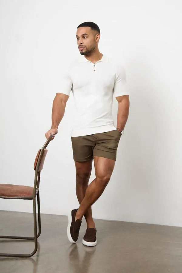 Athletic Fit Chino Shorts 5'' in Khaki